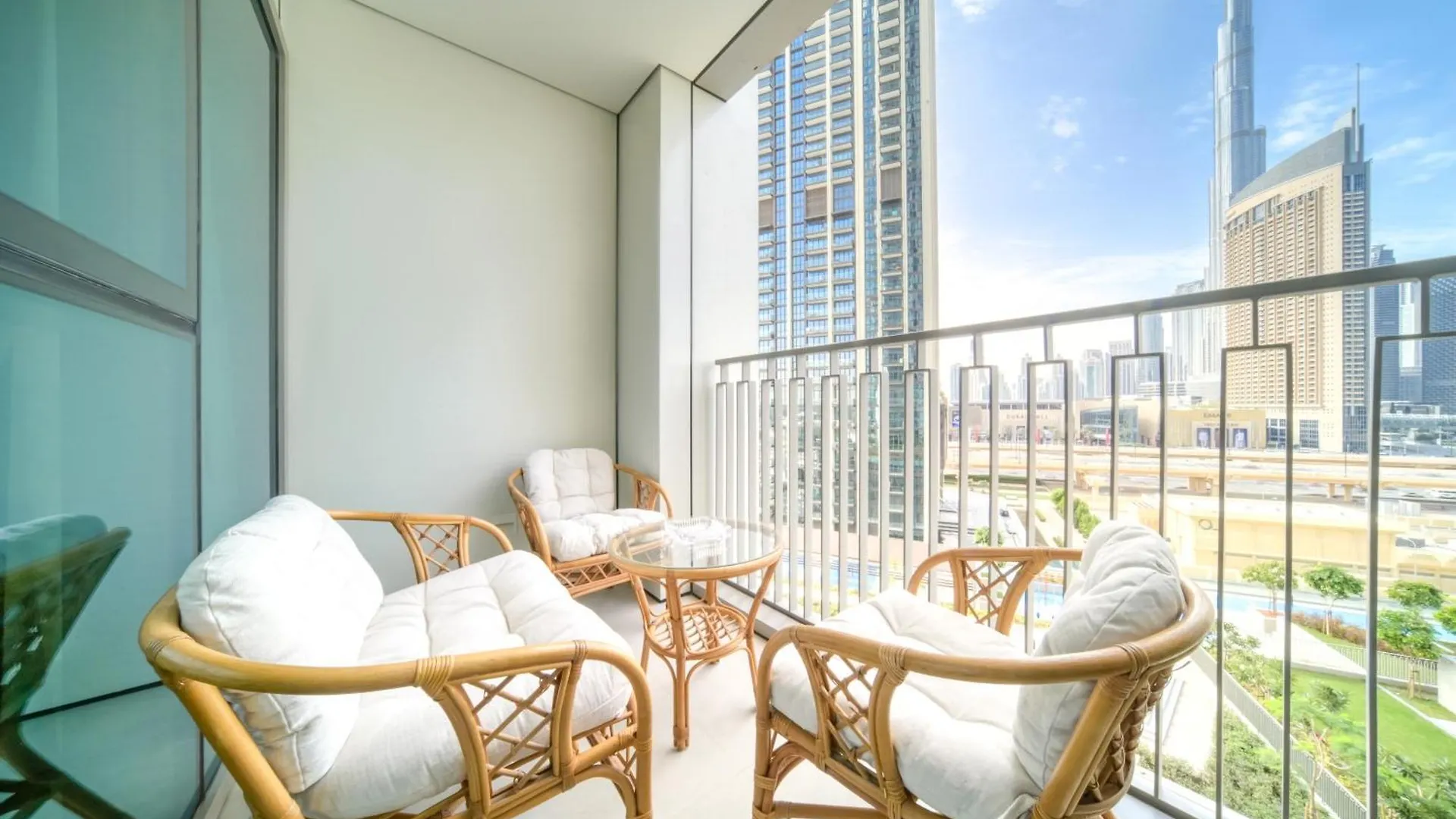 Downtown - 2Br Apartment With Burj Khalifa View Dubai