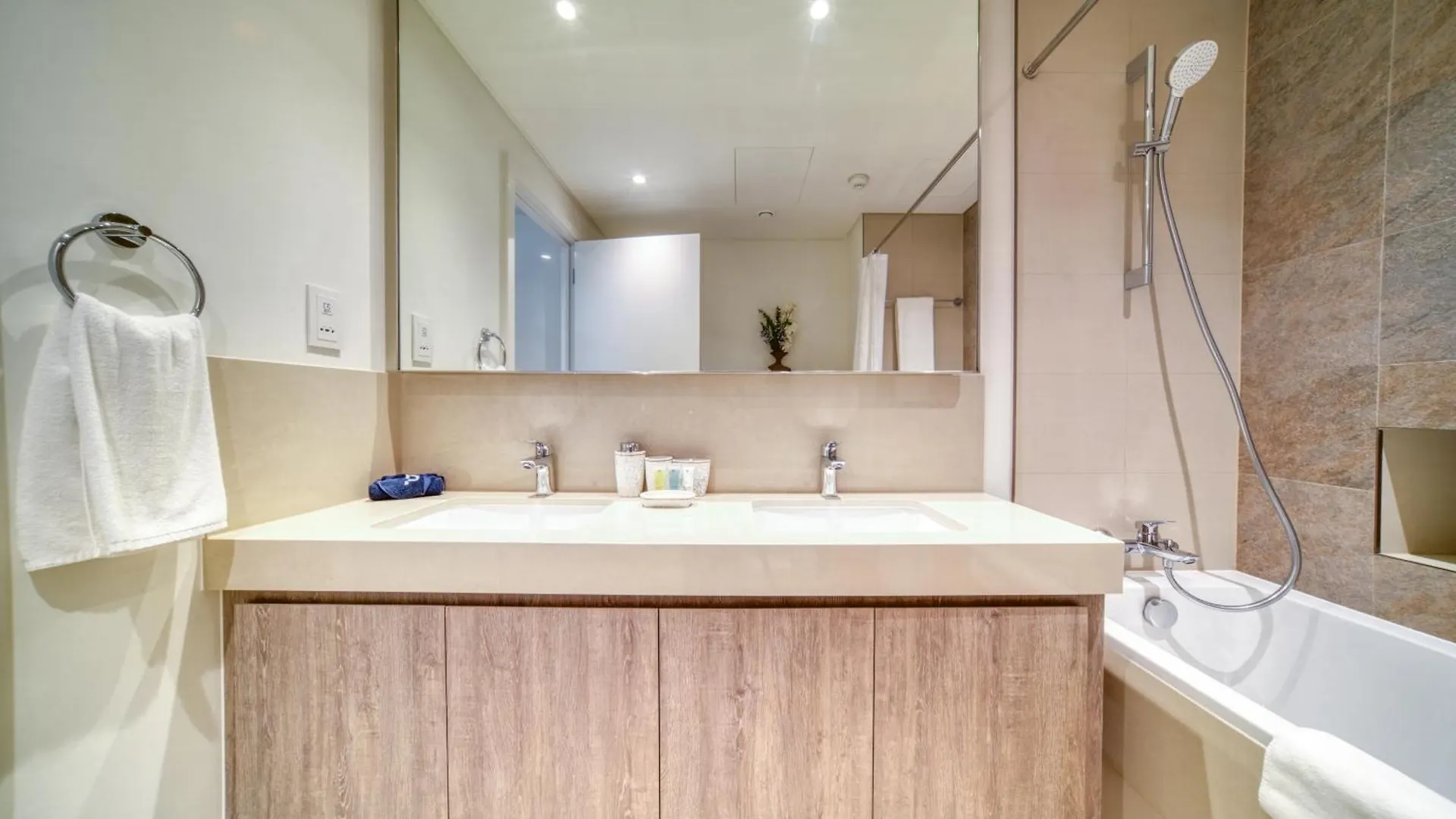 Downtown - 2Br Apartment With Burj Khalifa View Dubai