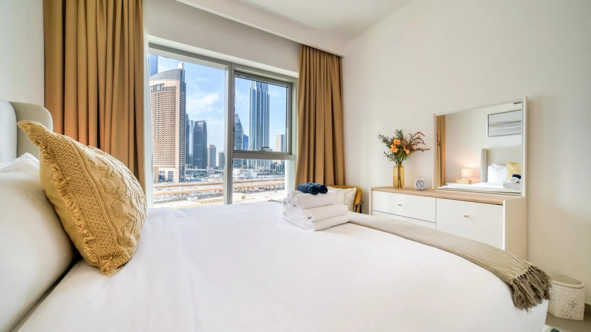 Downtown - 2Br Apartment With Burj Khalifa View Dubai
